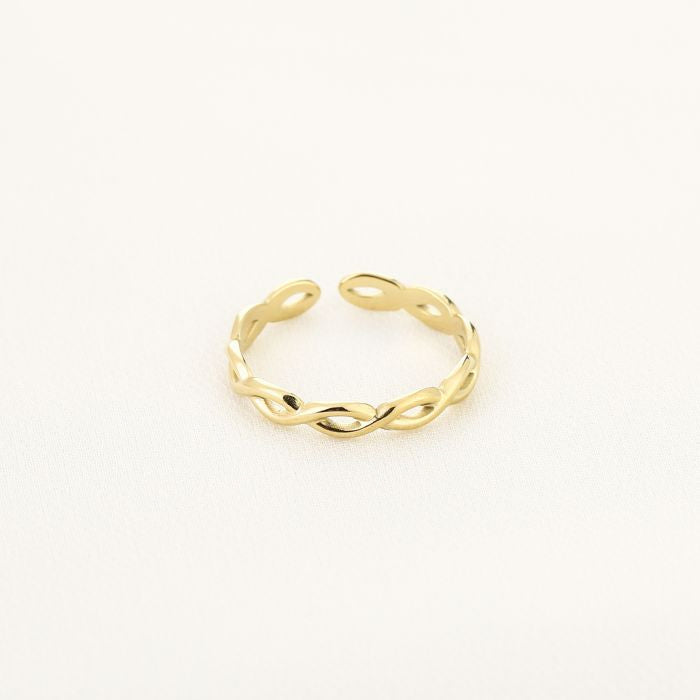 Twisted ring gold