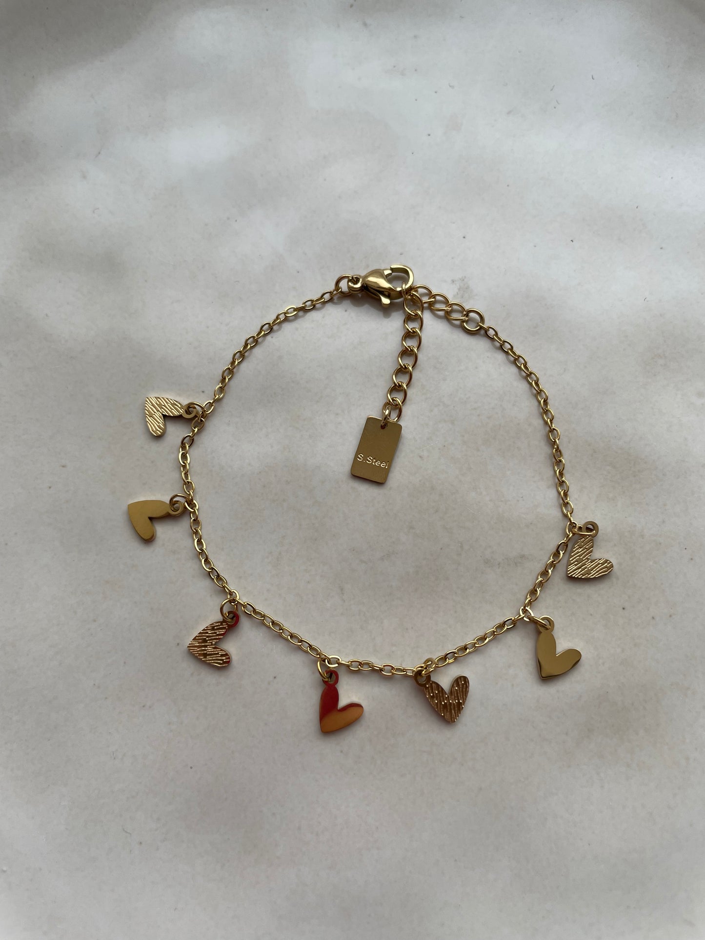 Multiple hearts bracelet gold