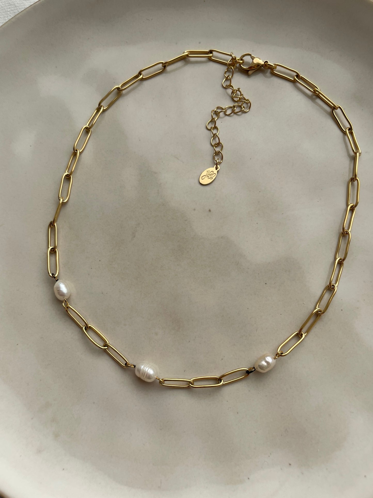 Pearl chain necklace gold