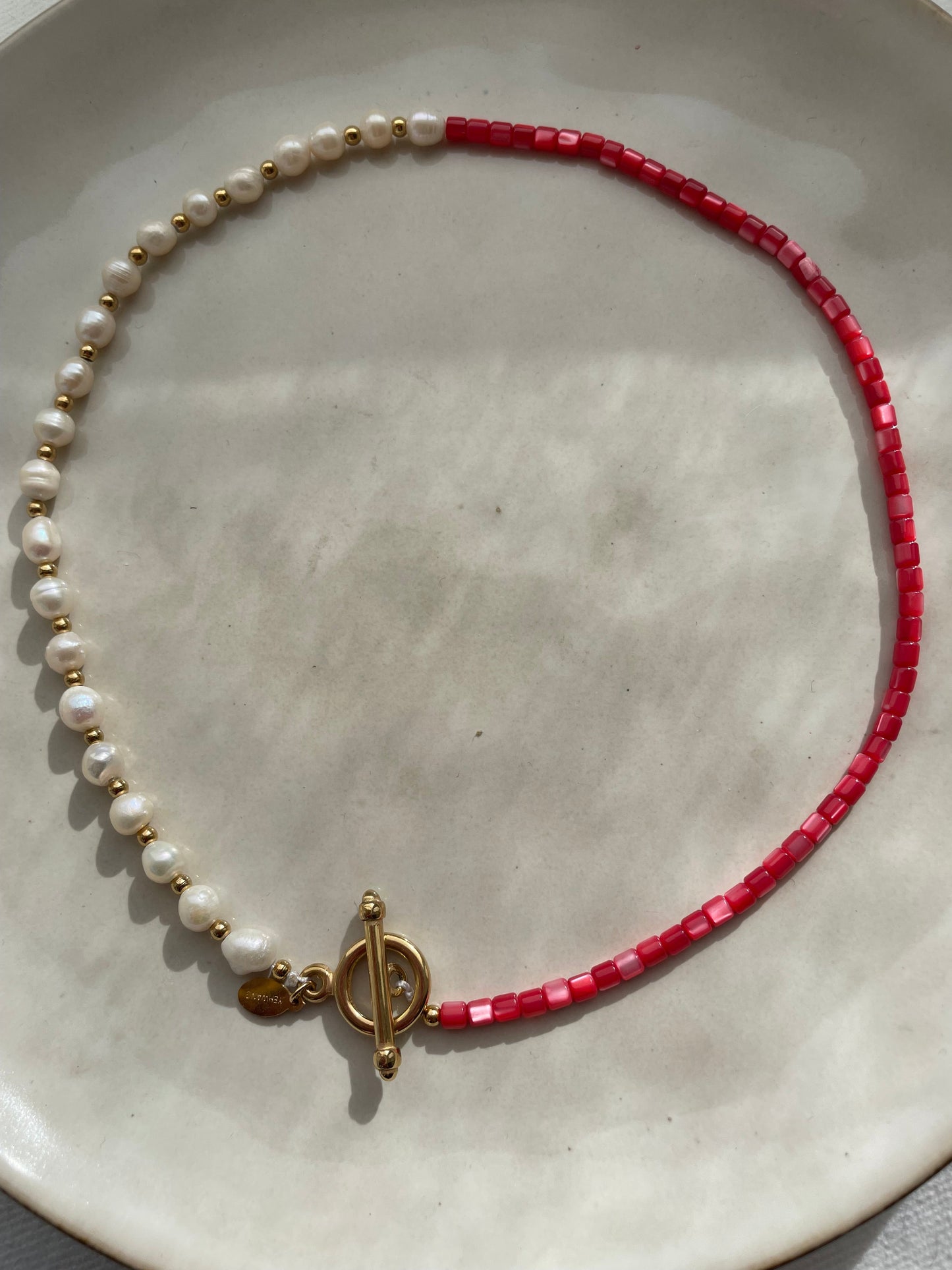 Pearl red necklace gold