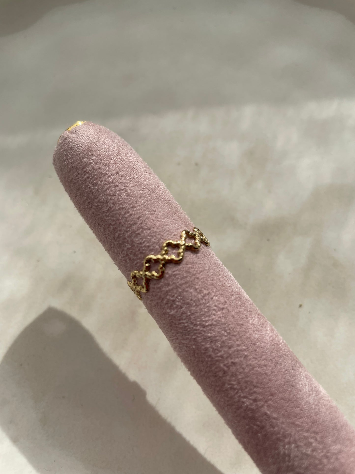 Multiple clover ring gold