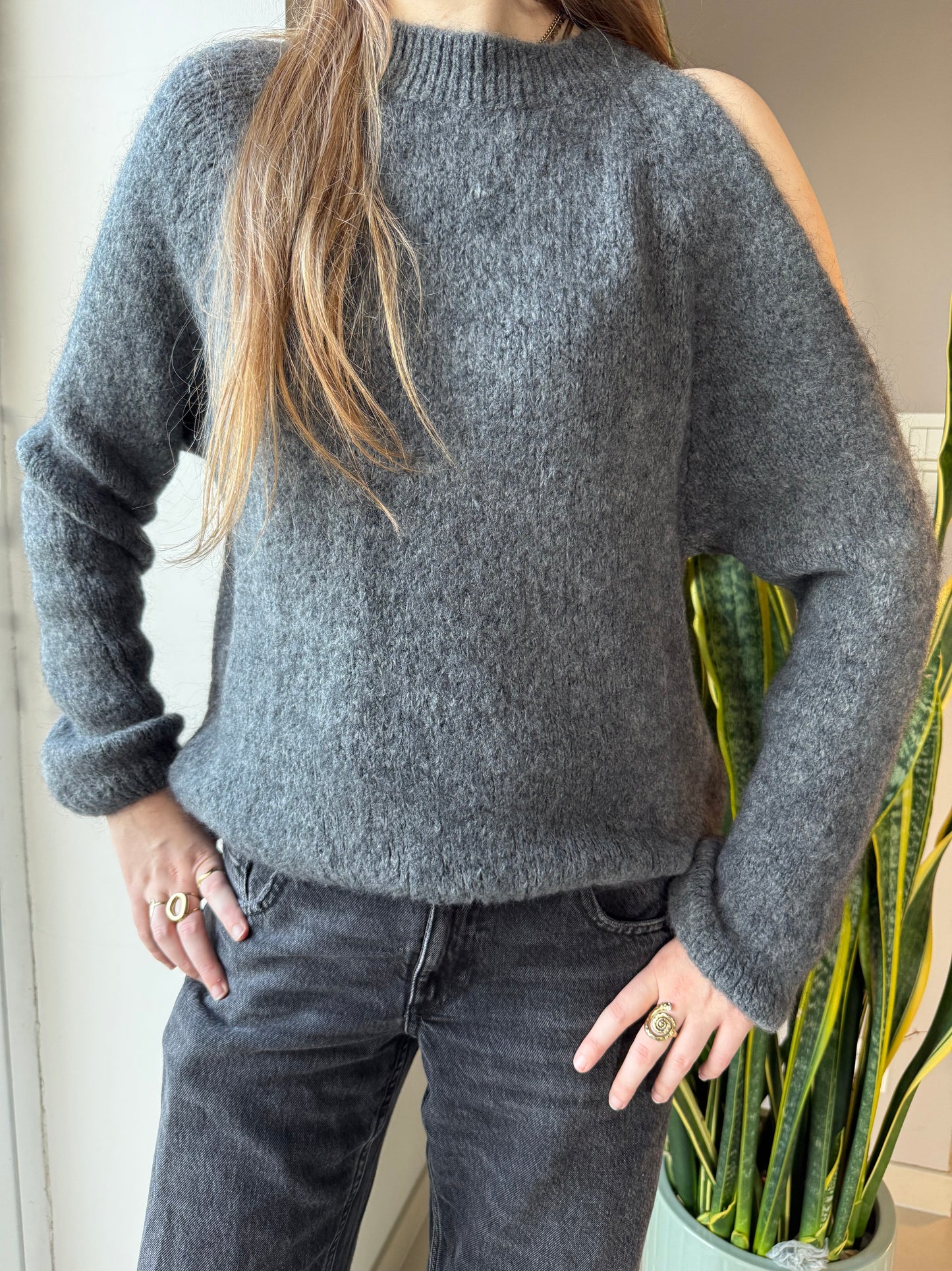 Open shoulder trui donker grijs